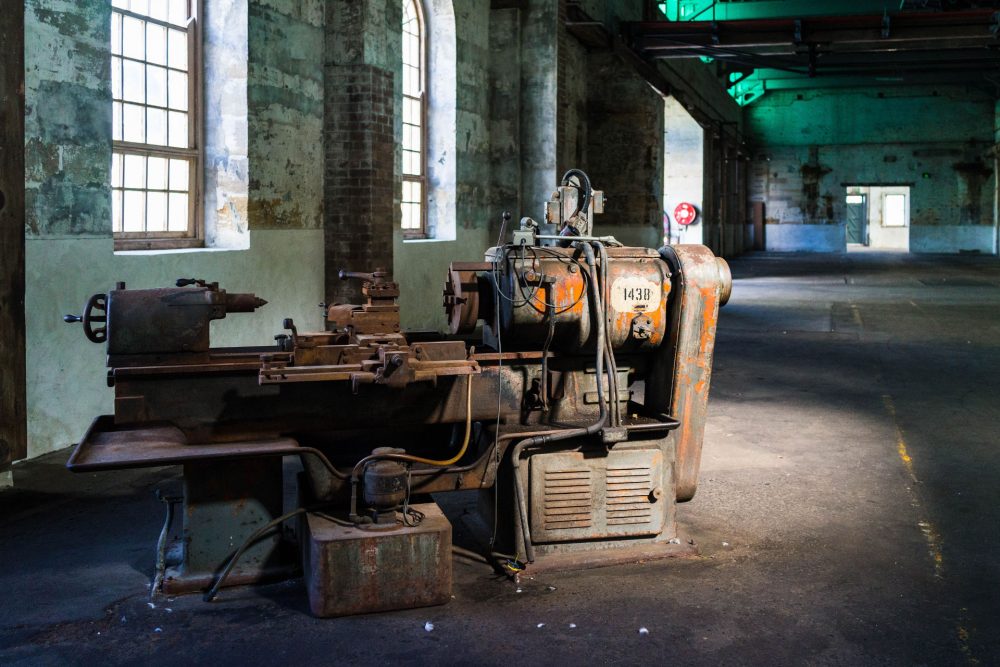 Torno antiguo y abandonado